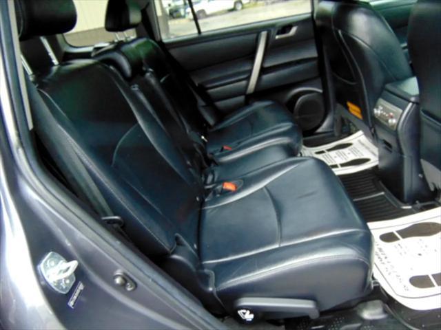 used 2013 Toyota Highlander car, priced at $13,900