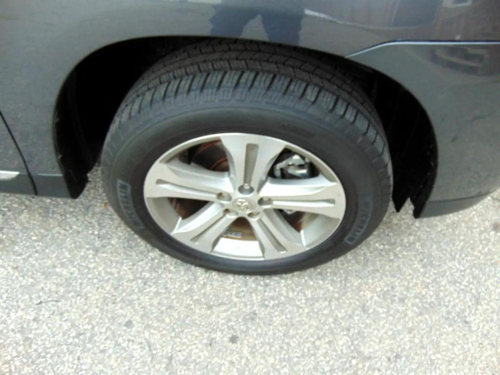 used 2011 Toyota Highlander car, priced at $14,700