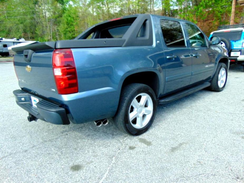 used 2008 Chevrolet Avalanche car, priced at $16,900