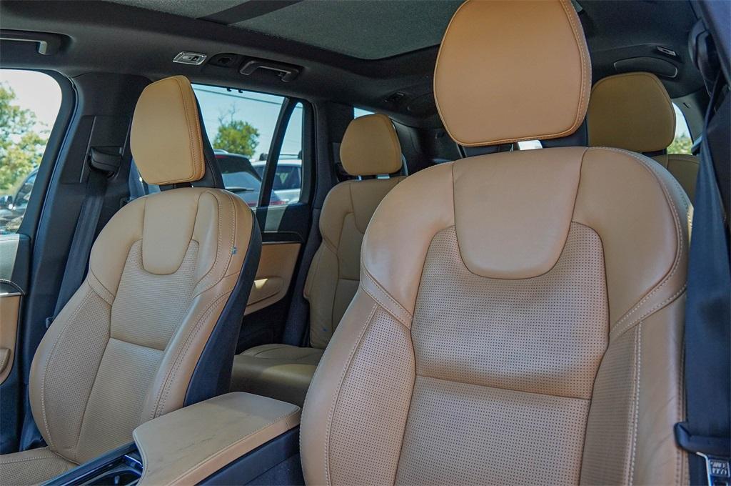 used 2022 Volvo XC90 car, priced at $34,625