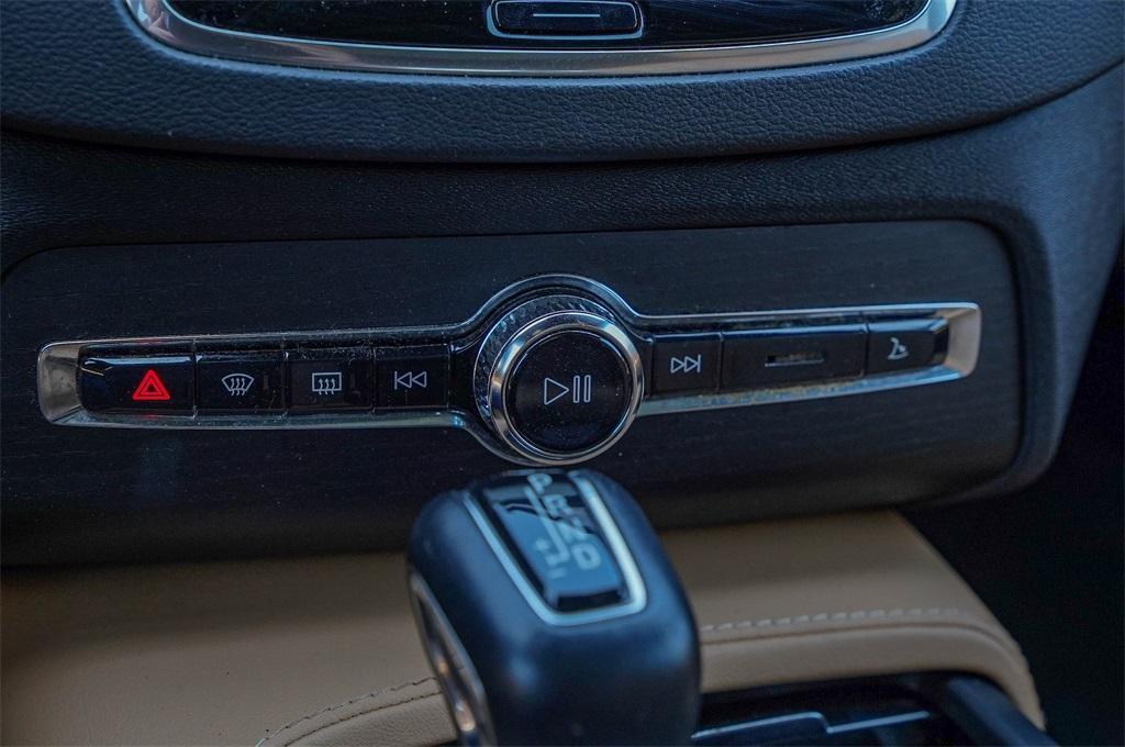 used 2022 Volvo XC90 car, priced at $34,625