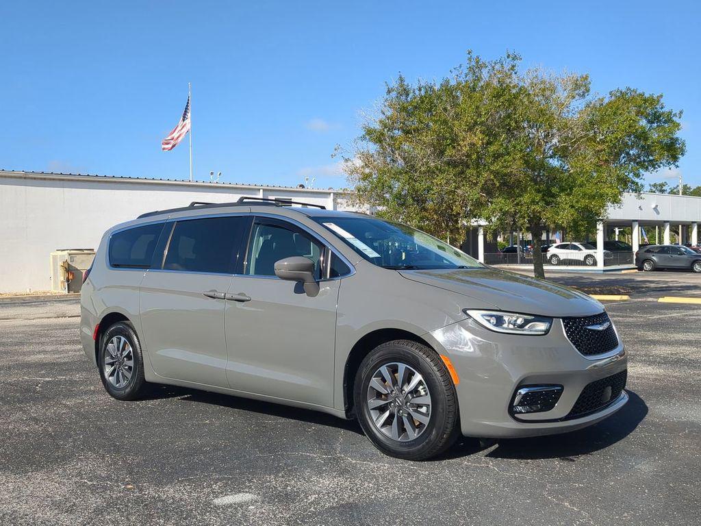 used 2022 Chrysler Pacifica Hybrid car, priced at $20,966