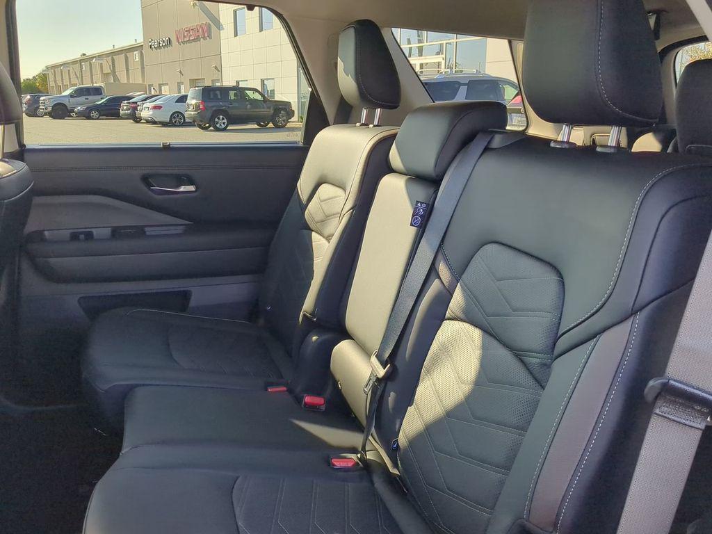 new 2025 Nissan Pathfinder car, priced at $44,656