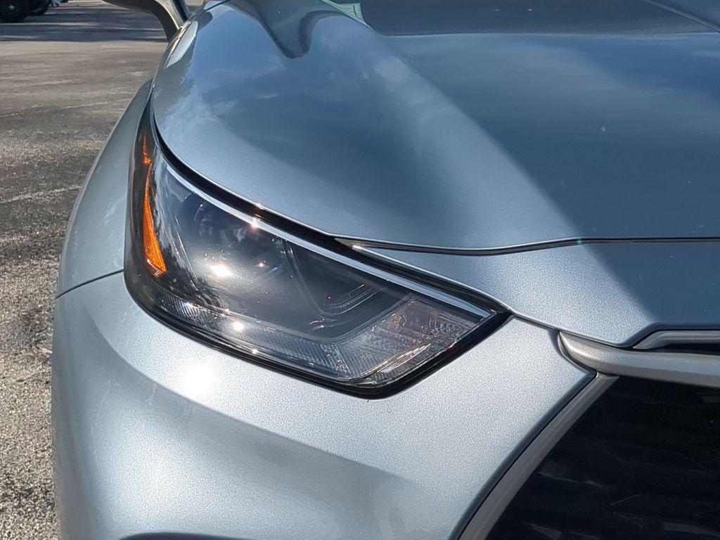 used 2022 Toyota Highlander car, priced at $28,444