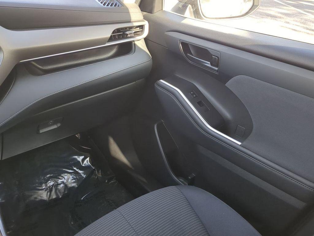 used 2022 Toyota Highlander car, priced at $28,444