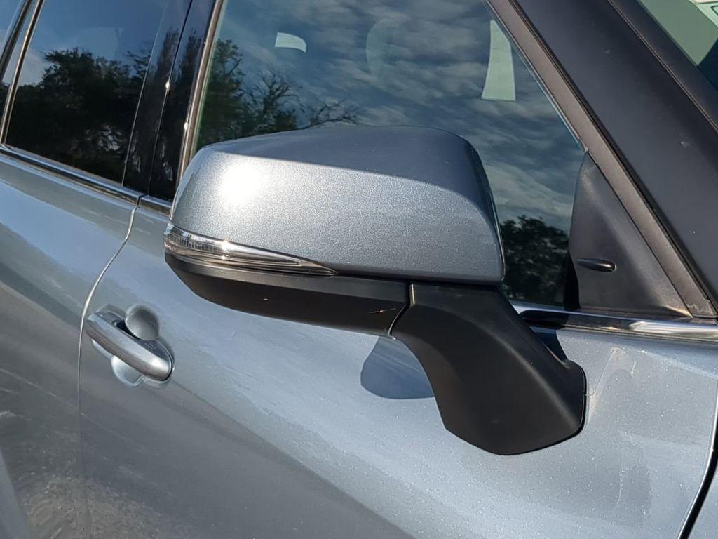 used 2022 Toyota Highlander car, priced at $28,444