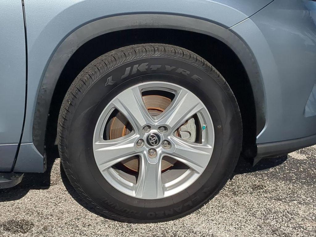 used 2022 Toyota Highlander car, priced at $28,444