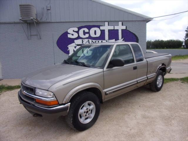 used 2000 Chevrolet S-10 car, priced at $2,500
