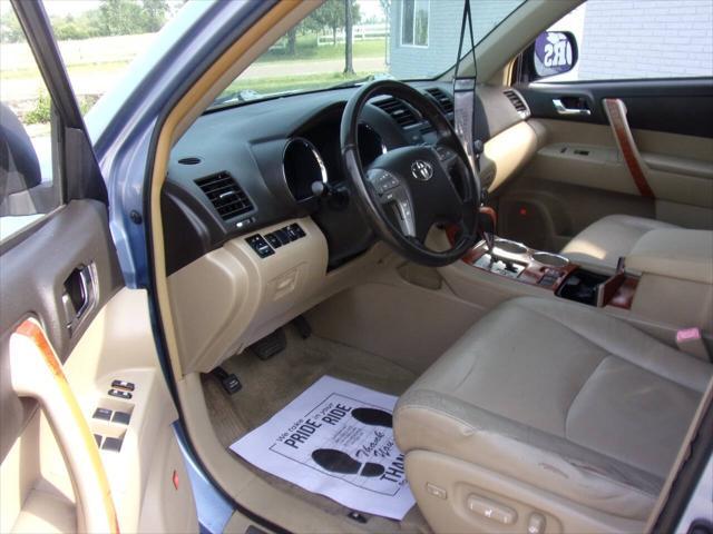 used 2009 Toyota Highlander car, priced at $12,500
