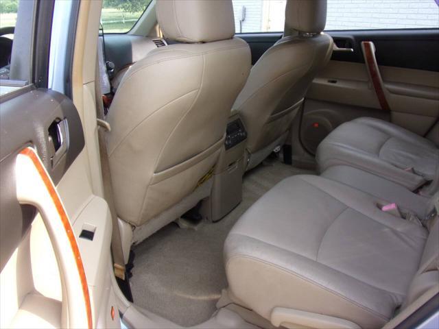 used 2009 Toyota Highlander car, priced at $12,500