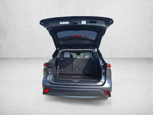 used 2023 Toyota Highlander car, priced at $39,993