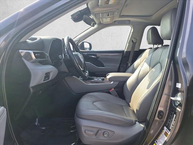 used 2023 Toyota Highlander car, priced at $39,993