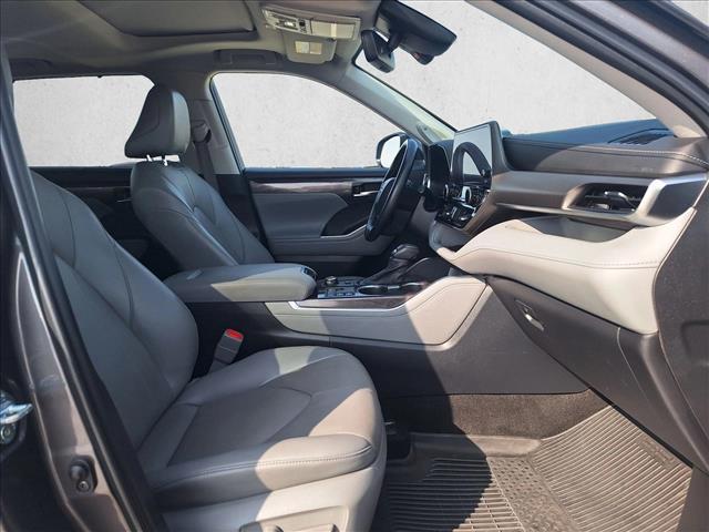 used 2023 Toyota Highlander car, priced at $39,993