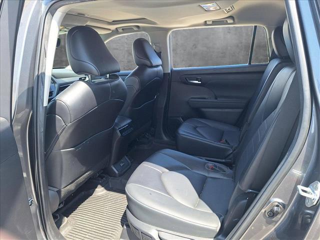 used 2022 Toyota Highlander car, priced at $37,992