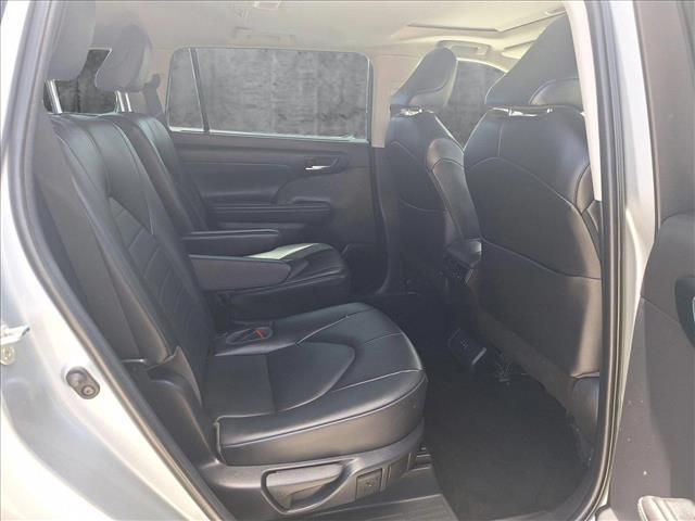 used 2022 Toyota Highlander car, priced at $36,443