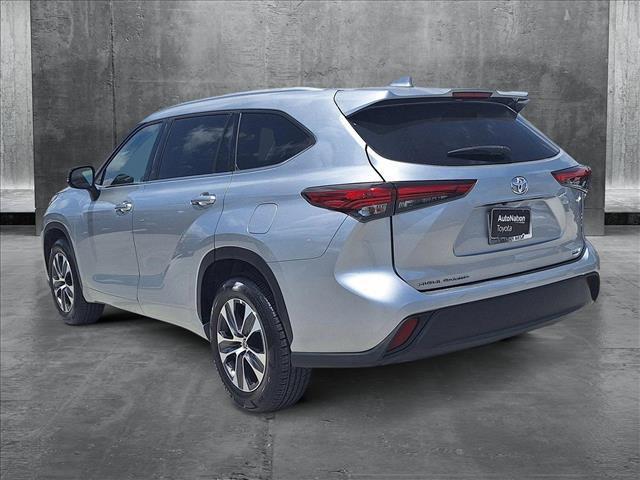 used 2022 Toyota Highlander car, priced at $36,443