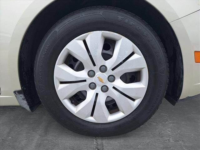 used 2014 Chevrolet Cruze car, priced at $7,895