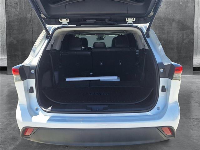 used 2021 Toyota Highlander Hybrid car, priced at $38,995