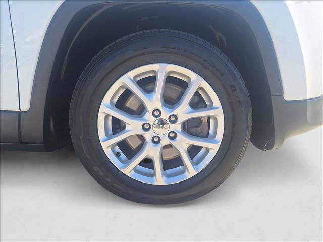 used 2015 Jeep Cherokee car, priced at $8,995