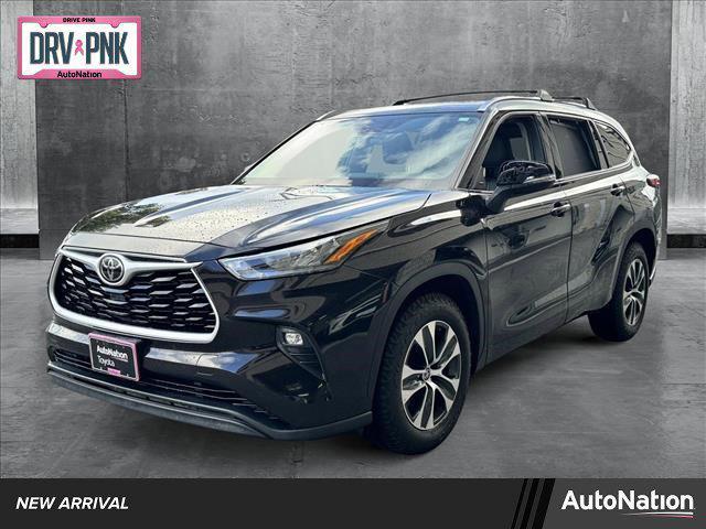 used 2020 Toyota Highlander car, priced at $28,999