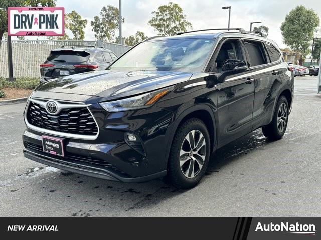 used 2020 Toyota Highlander car, priced at $29,495