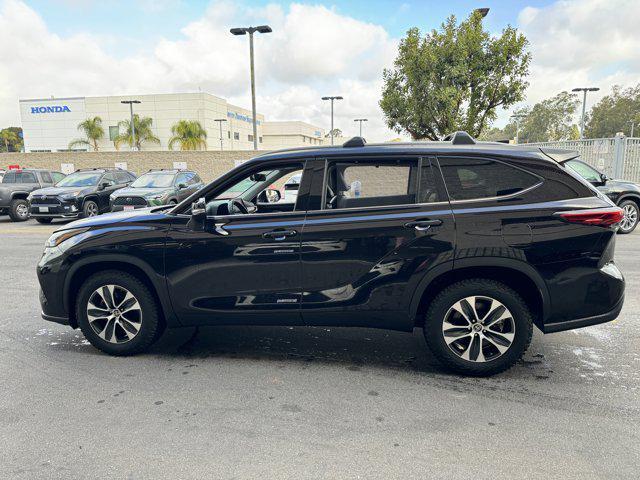 used 2020 Toyota Highlander car, priced at $29,495