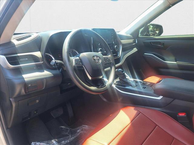 used 2020 Toyota Highlander car, priced at $28,442