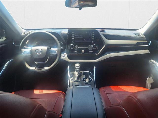 used 2020 Toyota Highlander car, priced at $28,442