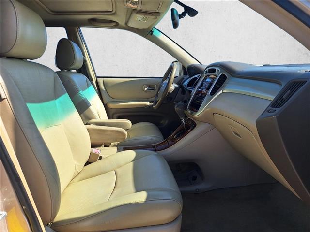 used 2004 Toyota Highlander car, priced at $6,999