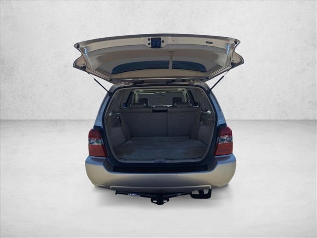 used 2004 Toyota Highlander car, priced at $6,999