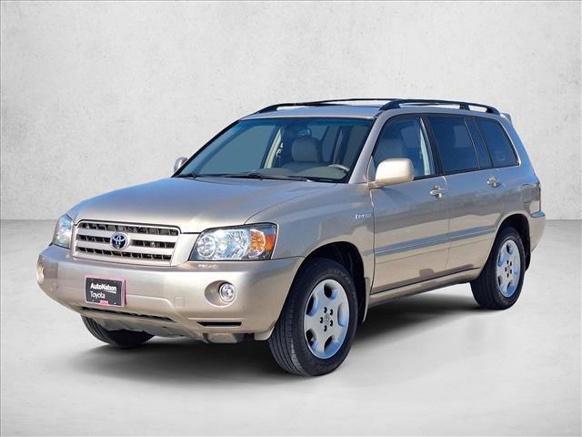 used 2004 Toyota Highlander car, priced at $6,999