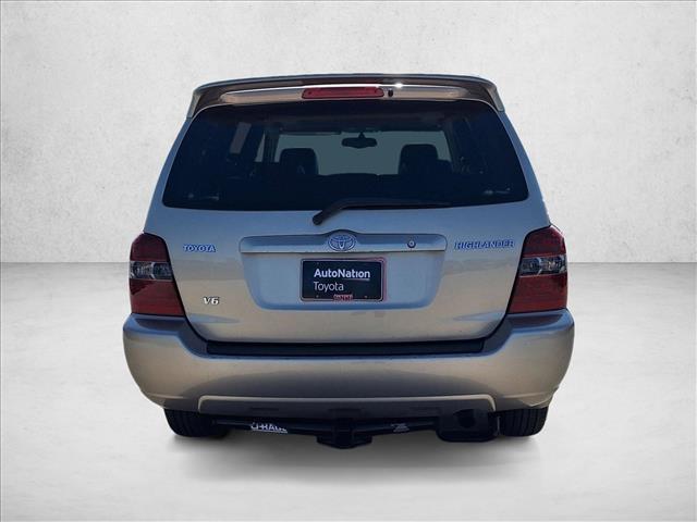 used 2004 Toyota Highlander car, priced at $6,999