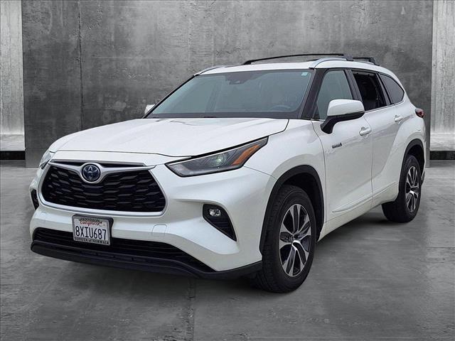 used 2021 Toyota Highlander Hybrid car, priced at $34,999