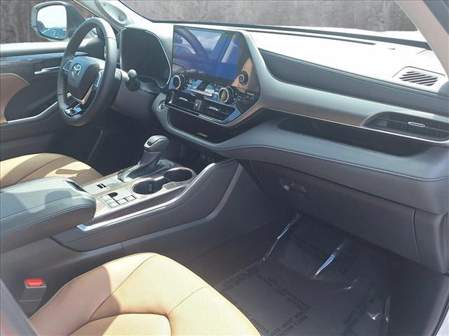 new 2025 Toyota Highlander Hybrid car, priced at $55,249