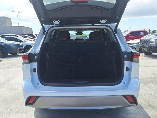 new 2025 Toyota Highlander Hybrid car, priced at $55,249