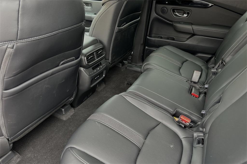 new 2025 Honda Pilot car, priced at $45,405