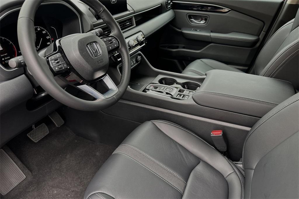 new 2025 Honda Pilot car, priced at $45,405