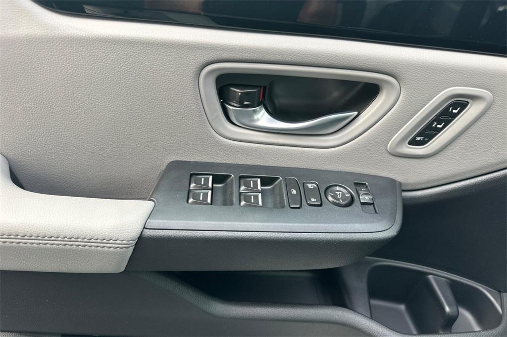 new 2025 Honda Pilot car, priced at $44,950