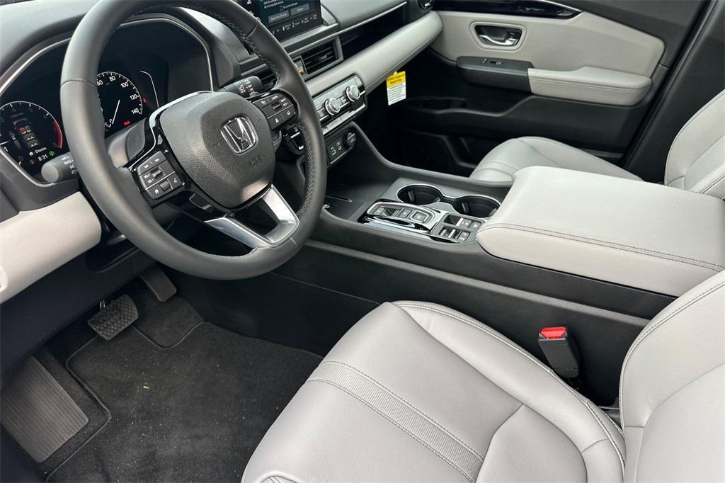 new 2025 Honda Pilot car, priced at $44,950