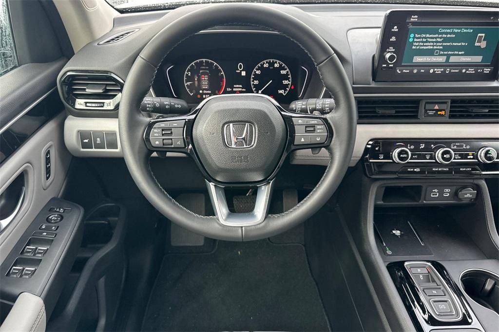 new 2025 Honda Pilot car, priced at $44,950