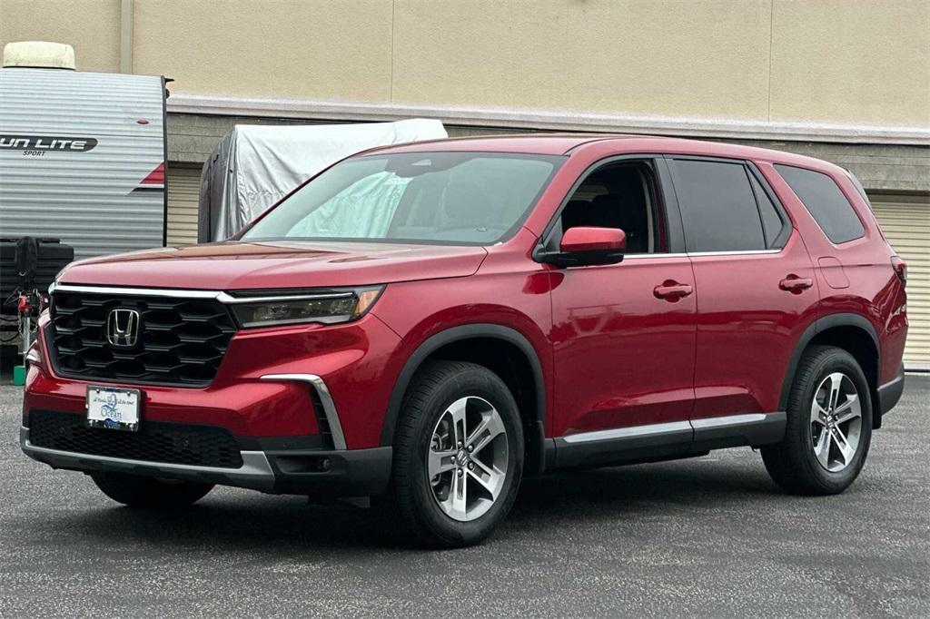 new 2025 Honda Pilot car, priced at $46,080