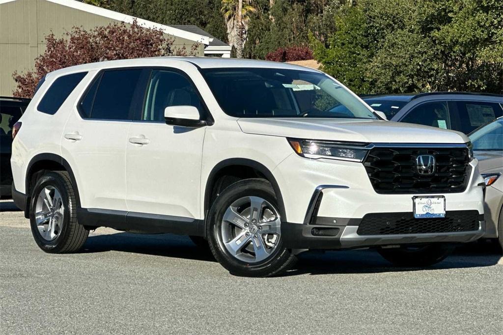 new 2025 Honda Pilot car, priced at $45,405