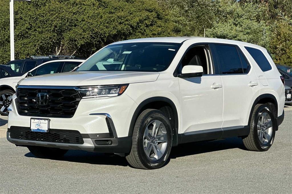 new 2025 Honda Pilot car, priced at $45,405