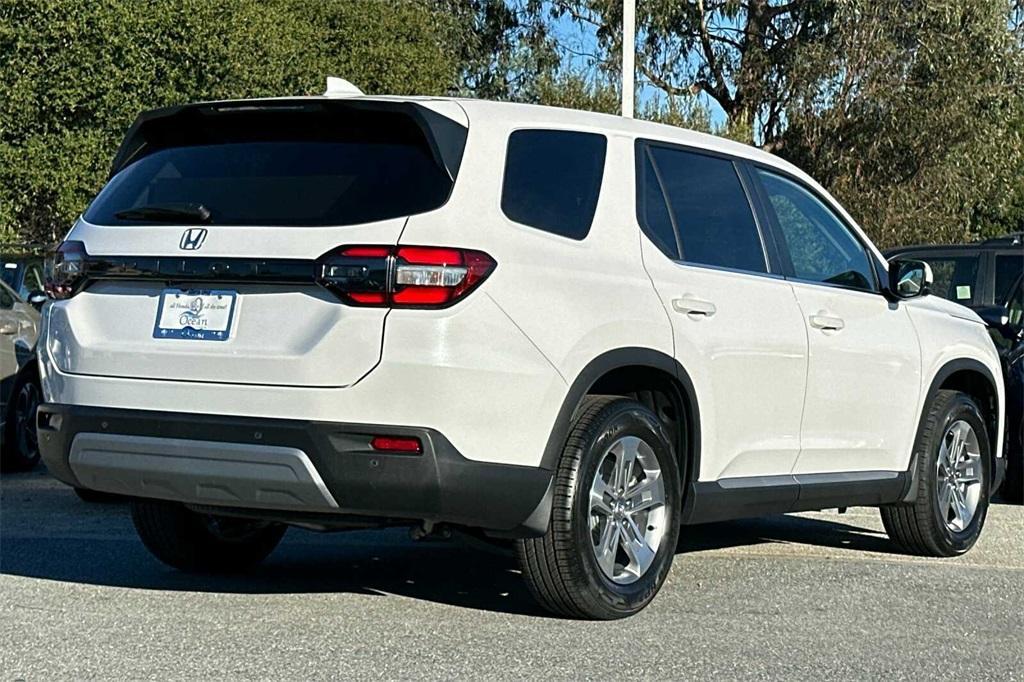 new 2025 Honda Pilot car, priced at $45,405