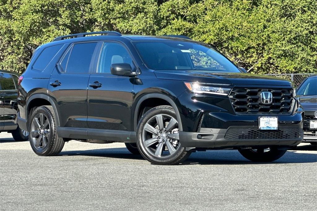 new 2025 Honda Pilot car, priced at $43,750