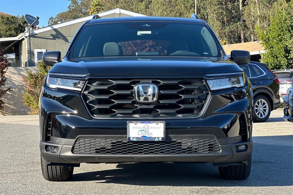 new 2025 Honda Pilot car, priced at $43,750