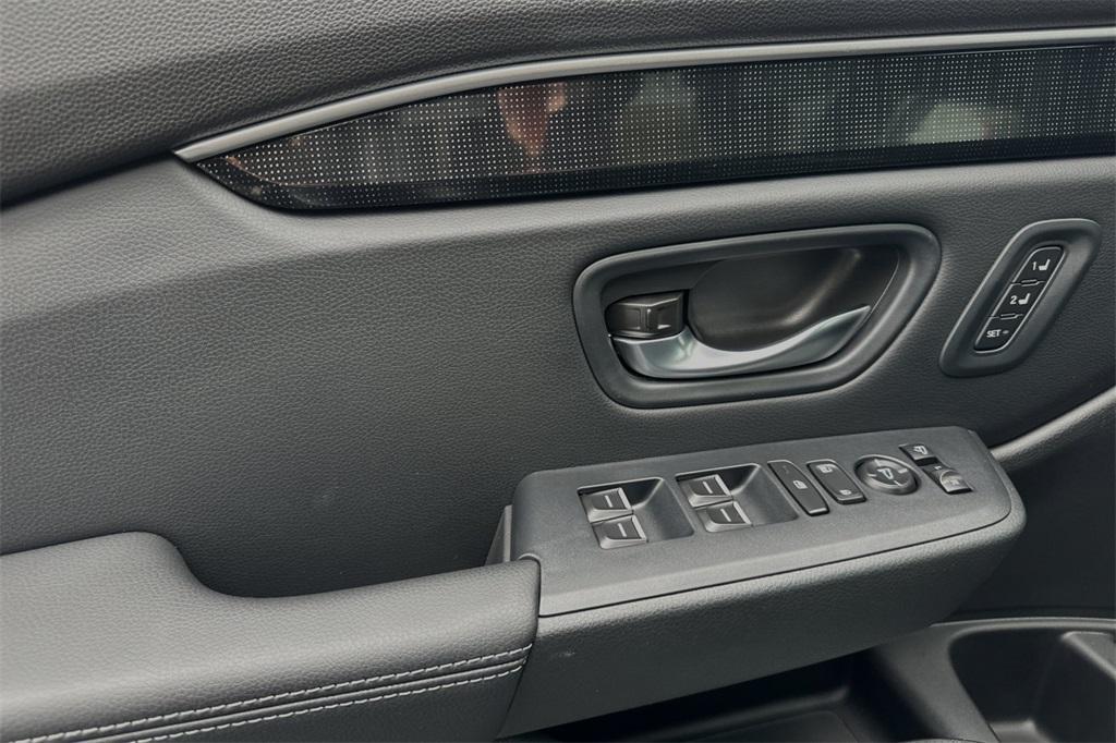 new 2025 Honda Pilot car, priced at $56,250