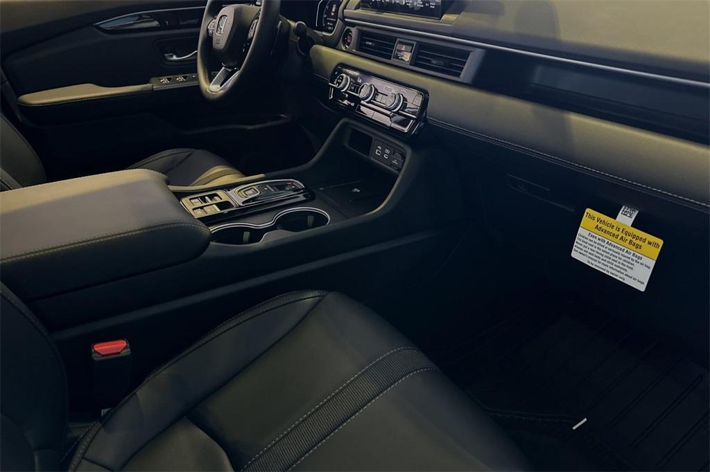 new 2025 Honda Pilot car, priced at $49,600