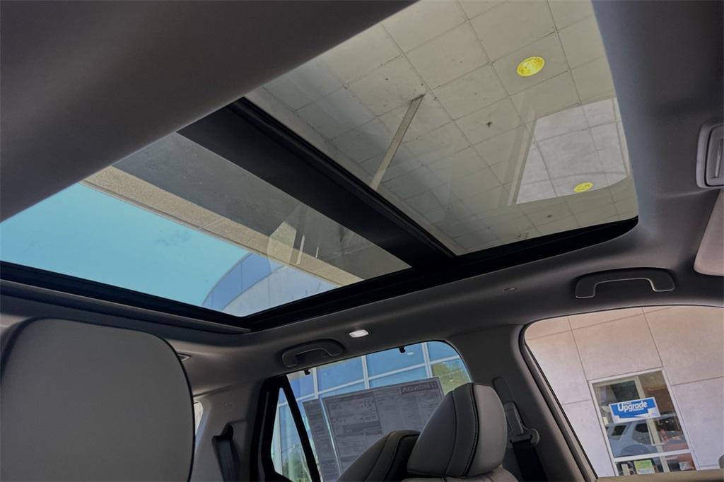 new 2025 Honda Pilot car, priced at $54,985