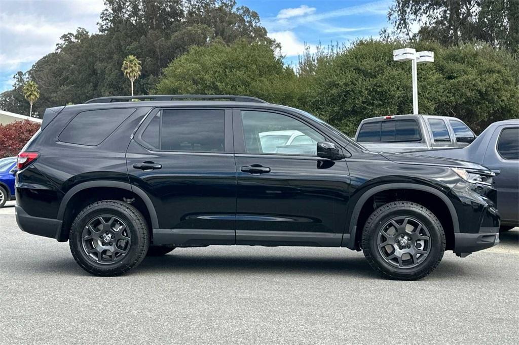 new 2025 Honda Pilot car, priced at $50,795